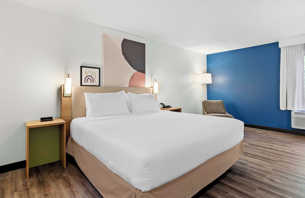 Room, 1 King Bed, Accessible, Bathtub (Mobility)