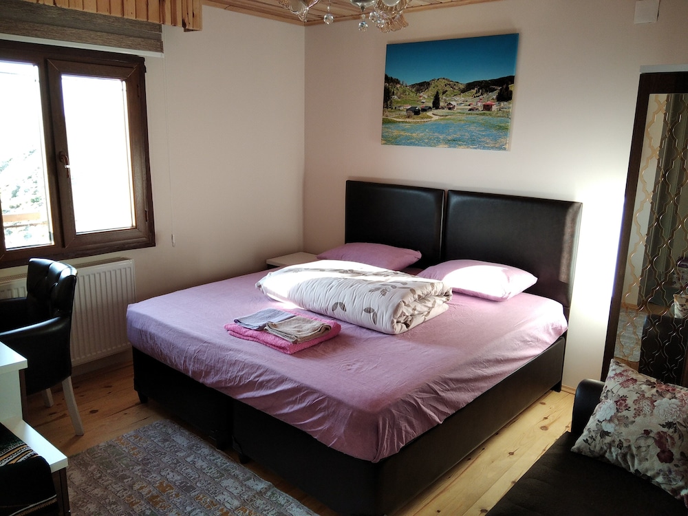 Romantic Triple Room, Mountain View photo 1