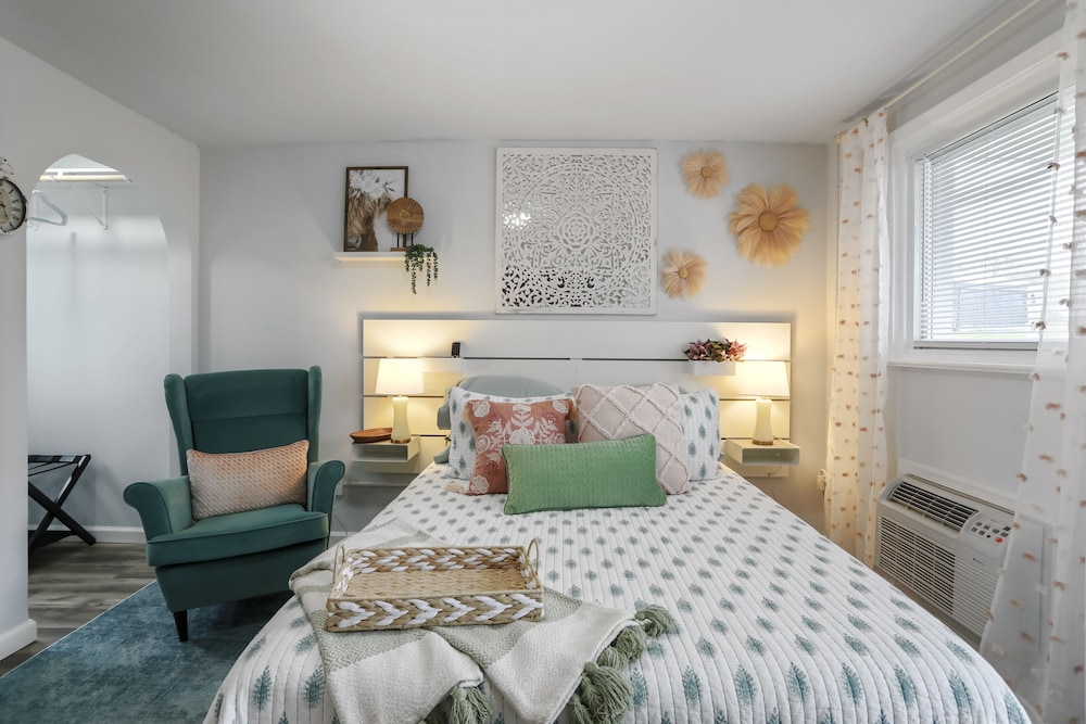 Boho, 1 queen bed photo 1