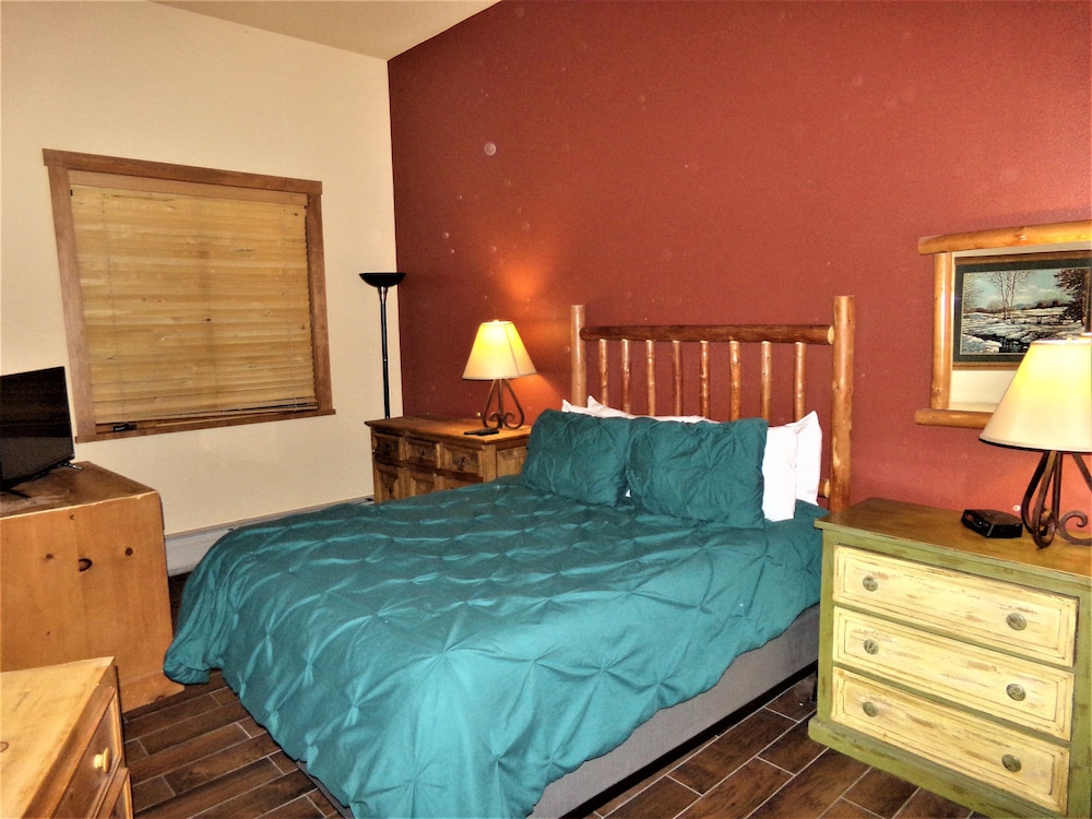 Condo, 1 Queen Bed with Sofa bed (Arapahoe Lodge 1 Bed 1 Bath ALJP)