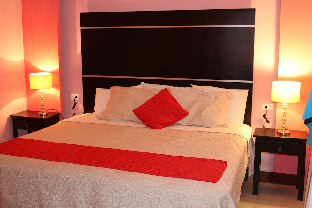 Deluxe Room, 1 King Bed photo 1