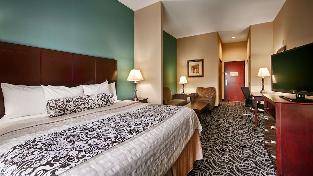 Suite, 1 King Bed with Sofa bed, Non Smoking, Refrigerator & Microwave (with Sofabed) - Photo 1