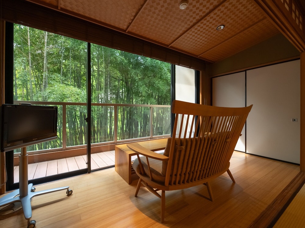 Japanese Room (12.5 Tatami Mat) with Sofa photo 2