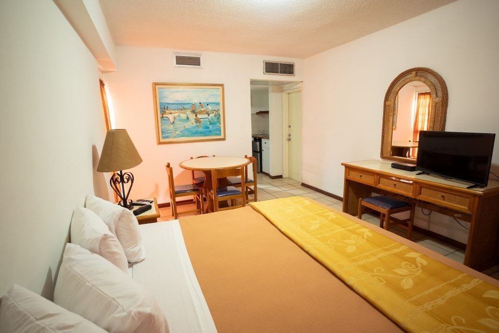 Junior Quadruple Room, Pool View