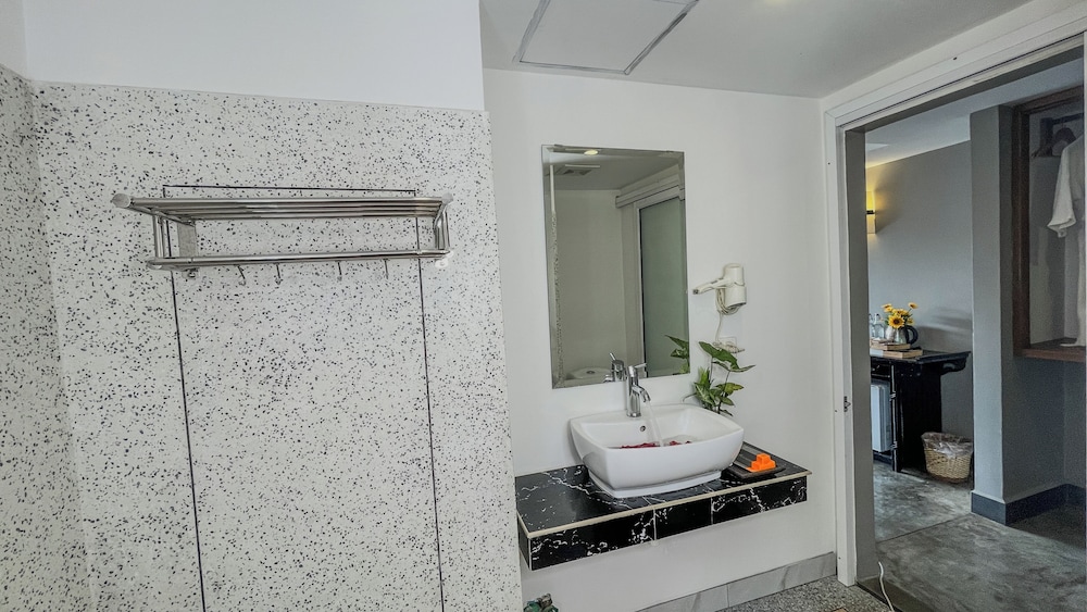 Junior Suite With Terrace - River/City View - Photo 10