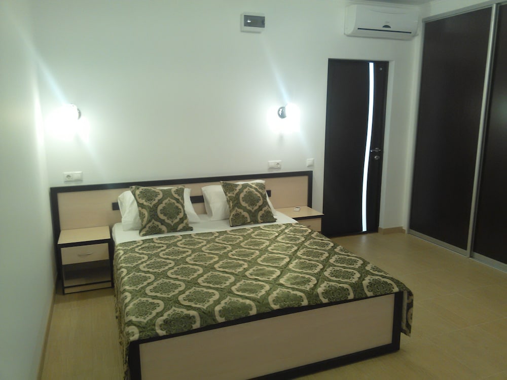 Basic Triple Room photo 1