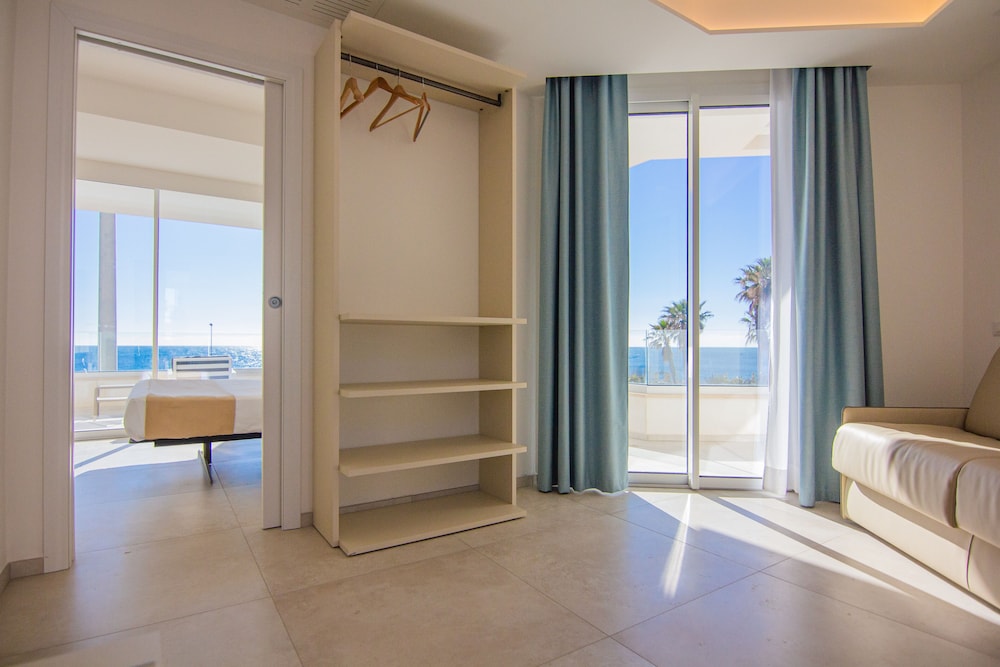 Family Room, Sea View