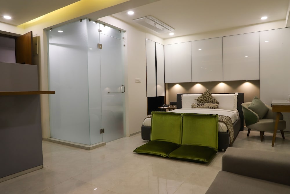 Premier Suite, 1 Bedroom, Kitchenette, City View