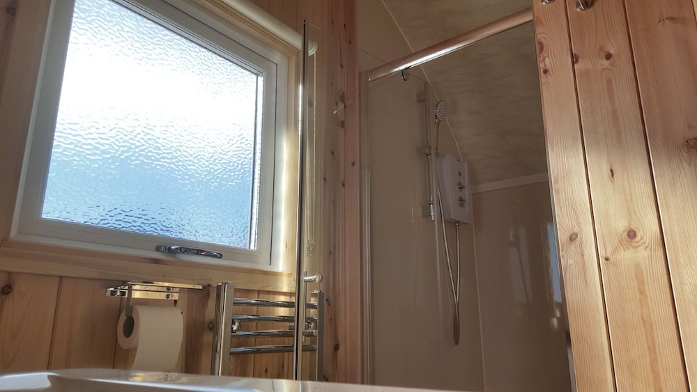 Luxury Cabin, Hot Tub photo 3