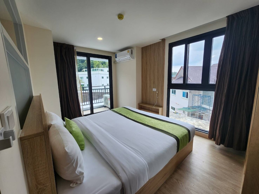 Deluxe Suite - Photo 1