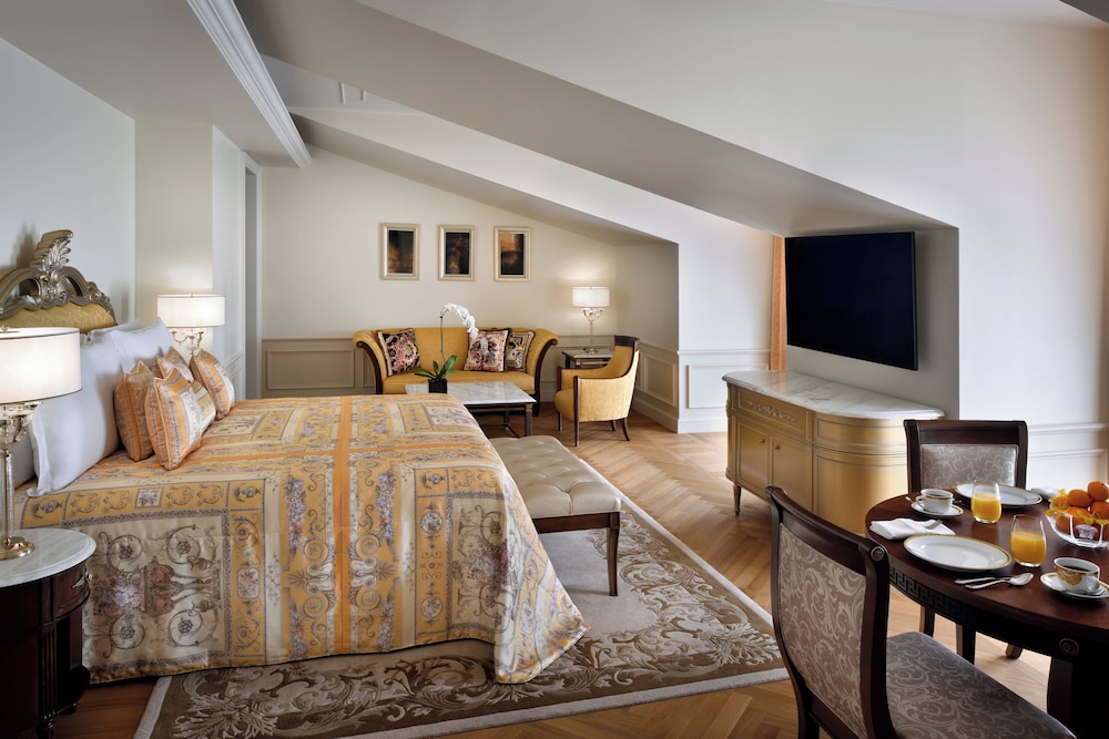 Superior Room (Versace, Creek View)