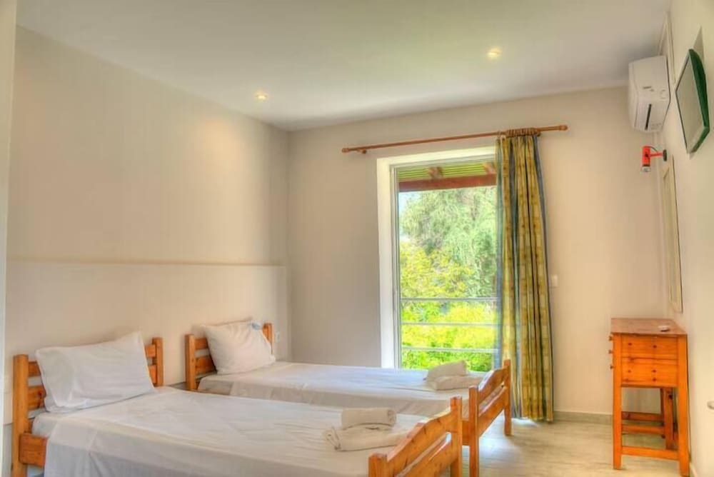 Deluxe Apartment, 2 Bedrooms, Balcony, Corner photo 2
