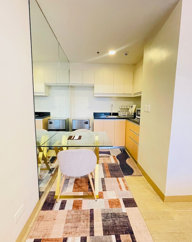 Comfort Studio, 1 Queen Bed, Pool Access, Courtyard Area photo 3