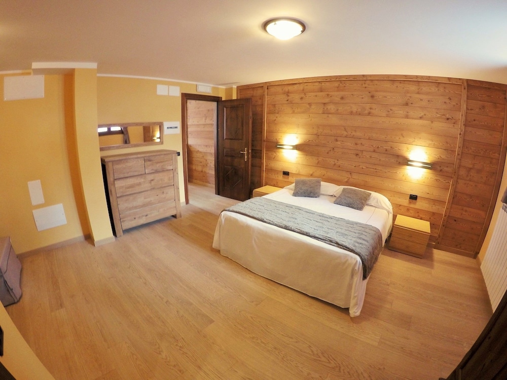 Family Apartment, Basement, 1 Bedroom, Kitchen, Garden View photo 1