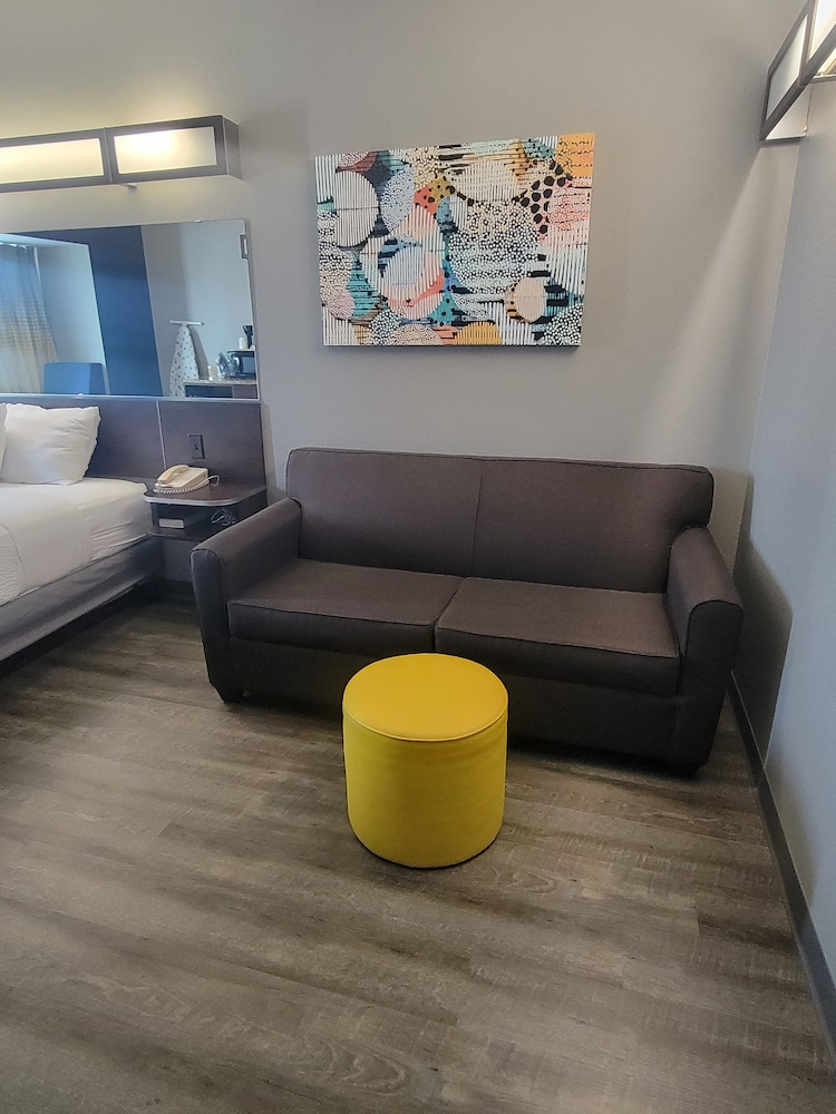 Studio, 1 Queen Bed, Accessible, Non Smoking (Hearing Impaired Accessible) - Photo 5