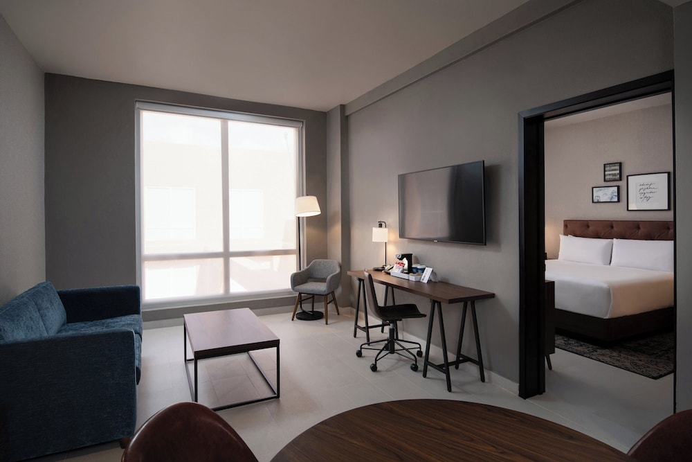 Suite, 1 Bedroom thumbnail 6