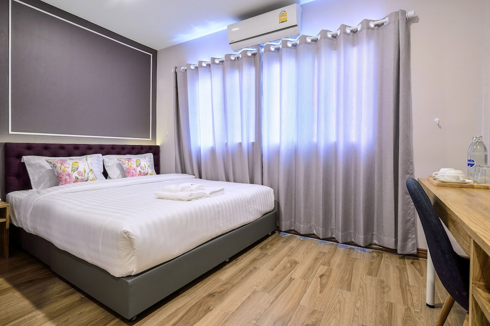 Suite, 1 Double Bed photo 2