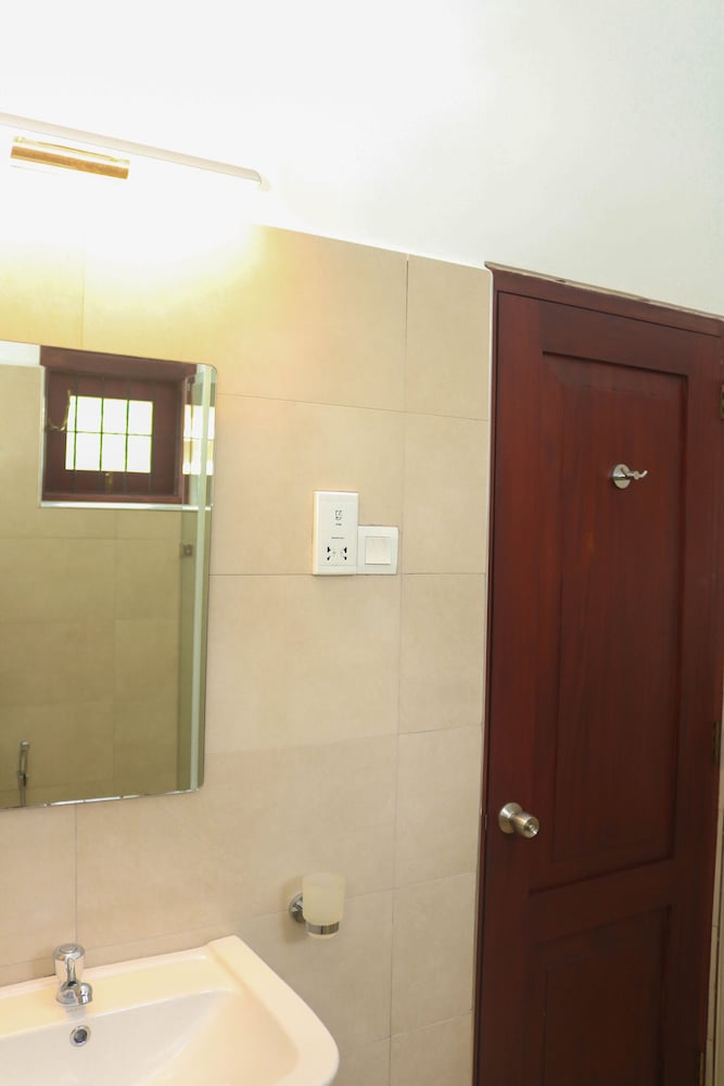Deluxe Room - Photo 6