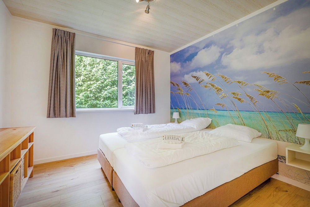 Deluxe Cabin, 1 Bedroom, Terrace, Garden Area photo 3