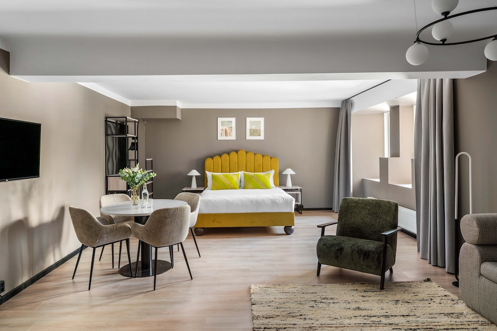 XL Studio, Kitchenette, Sofa Bed