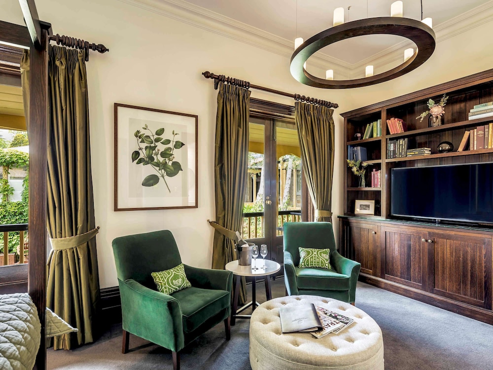 Piccadilly Wing Garden Room