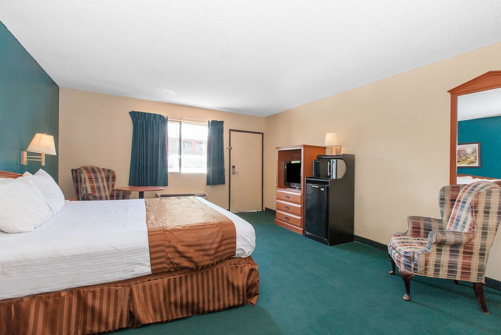 Deluxe Room, 1 King Bed, Non Smoking - Photo 1