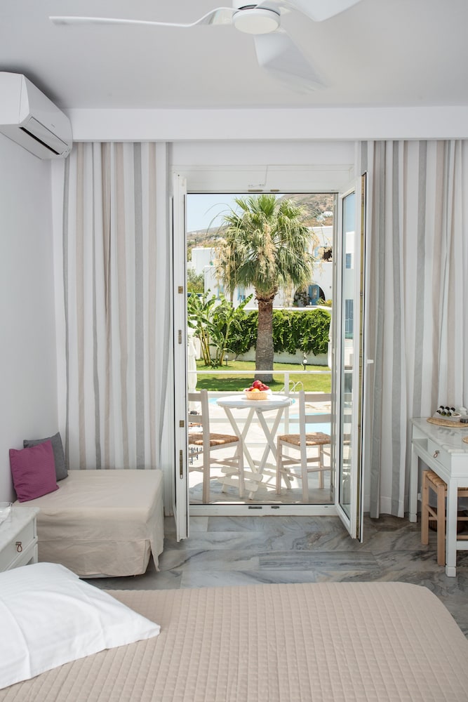 Superior Room, Pool View photo 2
