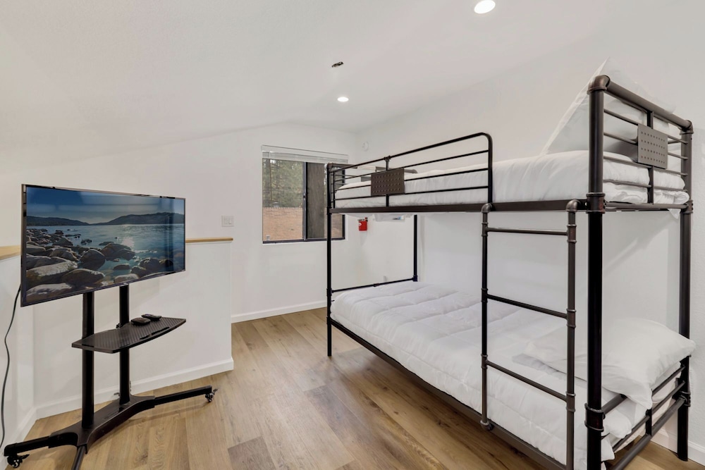 Condo, Multiple Beds, Balcony, Mountain View (744)