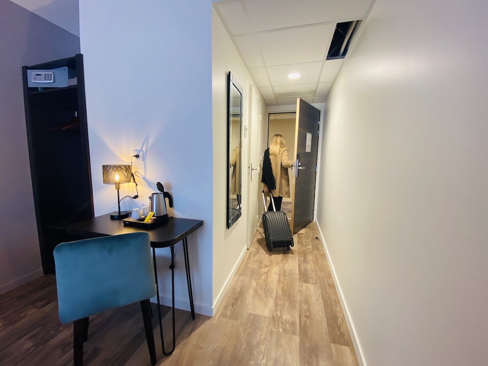 Deluxe Room - Photo 2
