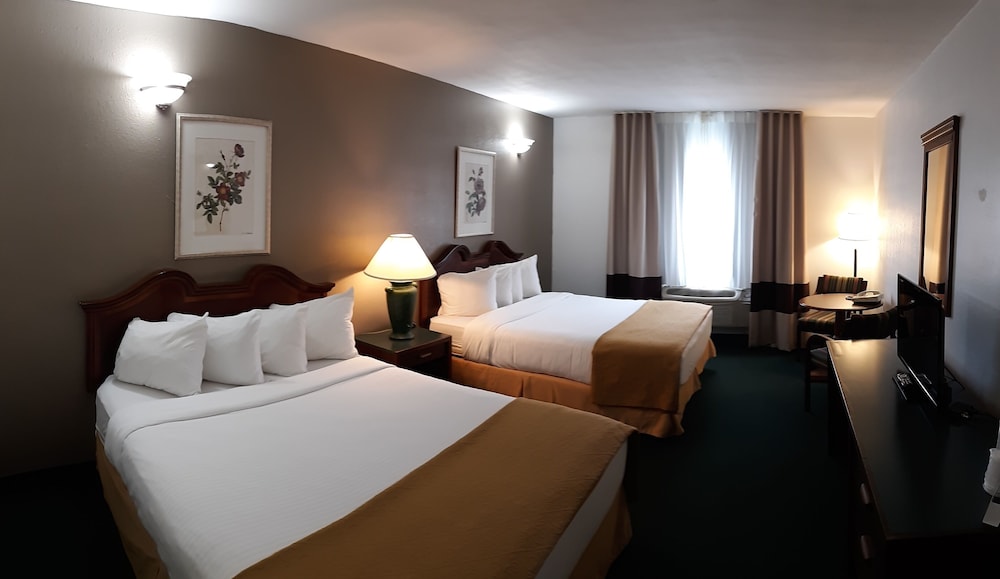 Room, 2 Queen Beds photo 1