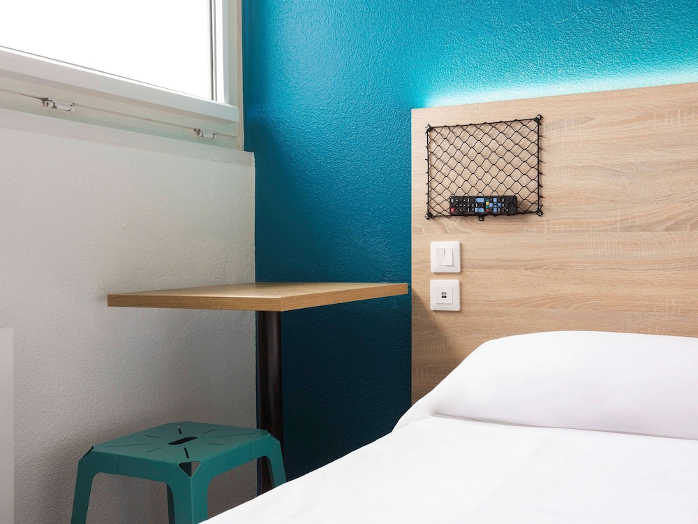 Standard Room, 2 Twin Beds - Photo 1