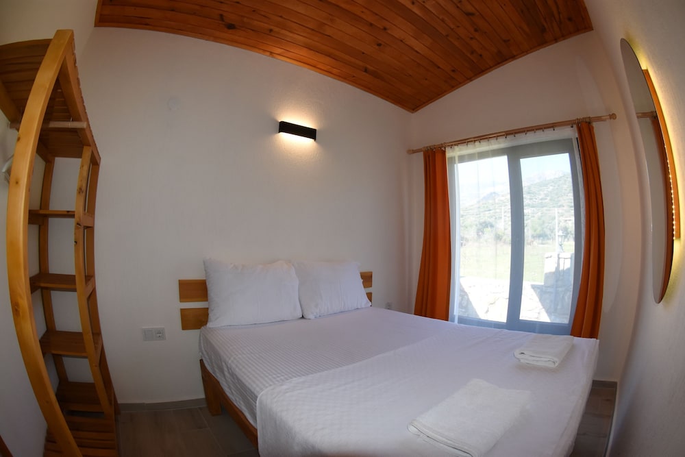 Deluxe Room, 1 Bedroom, Non Smoking, Garden View