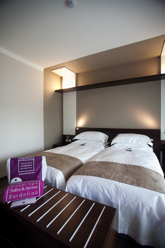 Double Room, Pool View (Aqua) - Photo 2