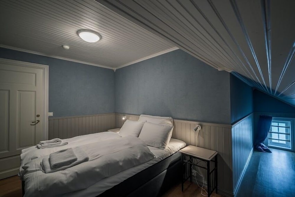 1 Bedroom apartment with sleeping alcove photo 2
