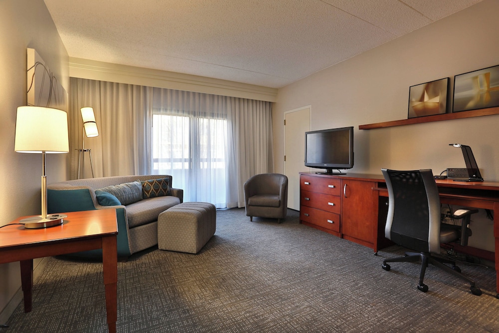 Suite, 1 Bedroom (Mobility/Hearing Accessible, Tub)