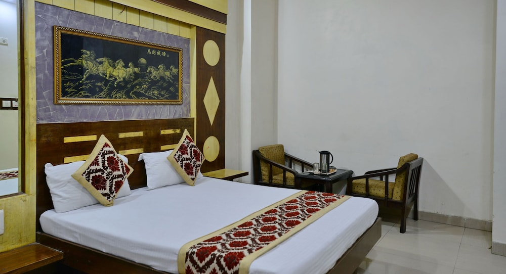 Deluxe Double Room, 1 King Bed, Smoking, City View
