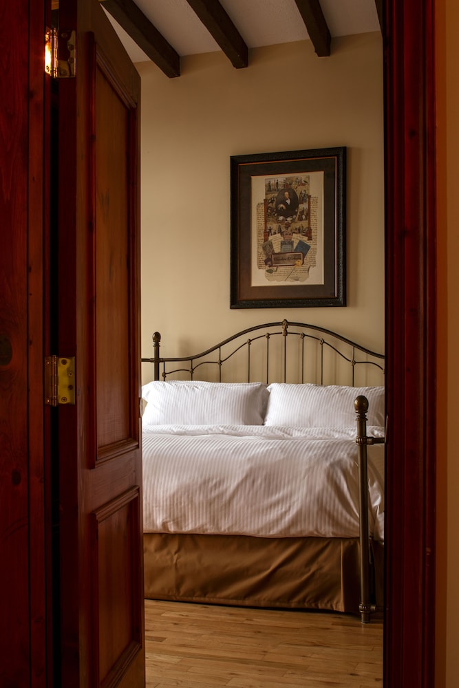 Premier Room, 1 King Bed (River Front) photo 3
