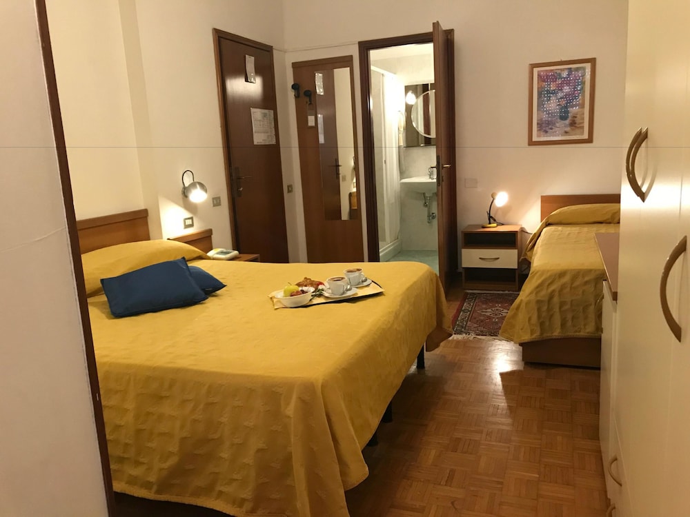Triple Room, Hill View photo 1