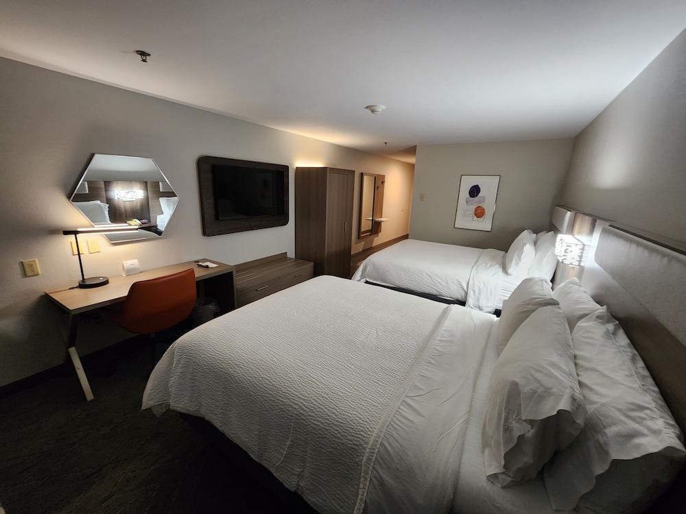 Standard Room, 2 Queen Beds - Photo 6