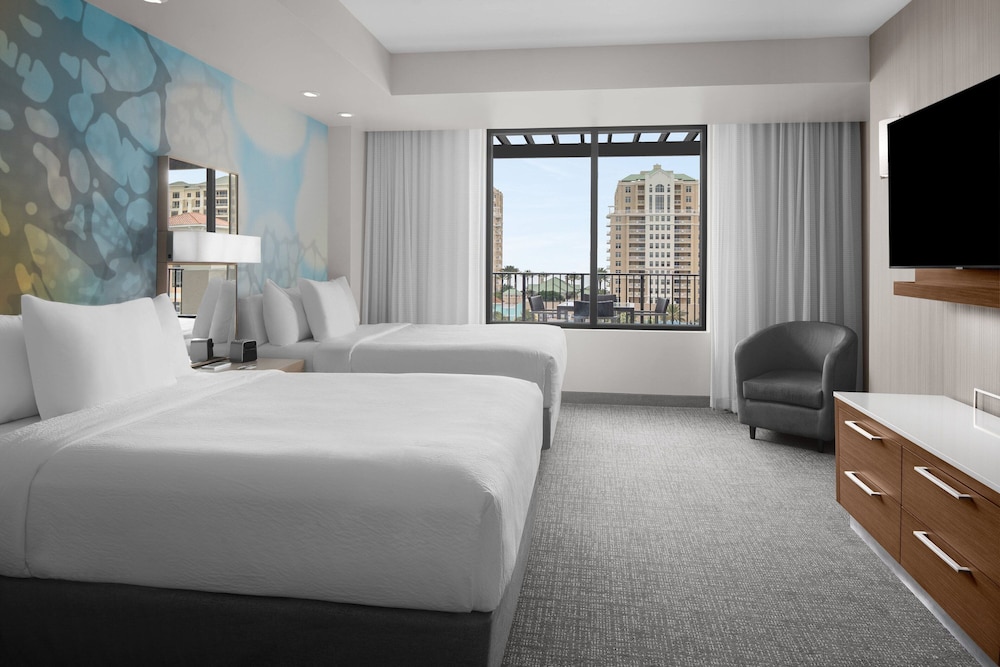 Suite, 1 Bedroom, Balcony (View)