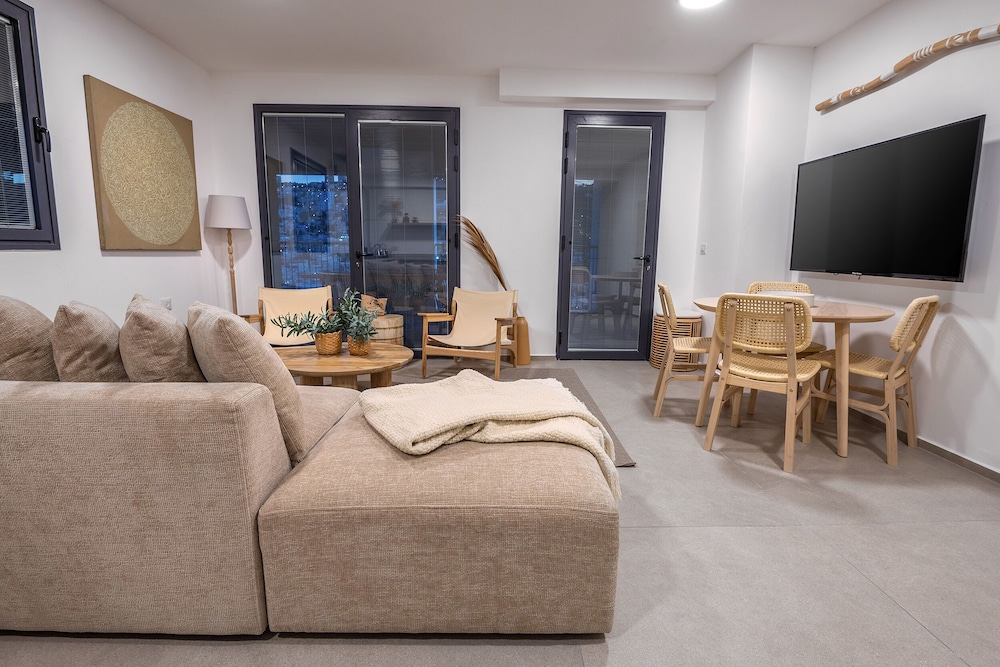 Luxury Apartment, 3 Bedrooms photo 3
