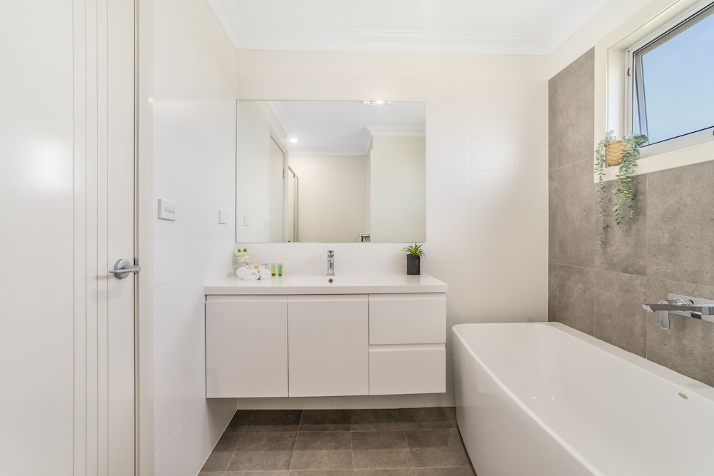 Executive Townhome, 3 Bedrooms photo 3