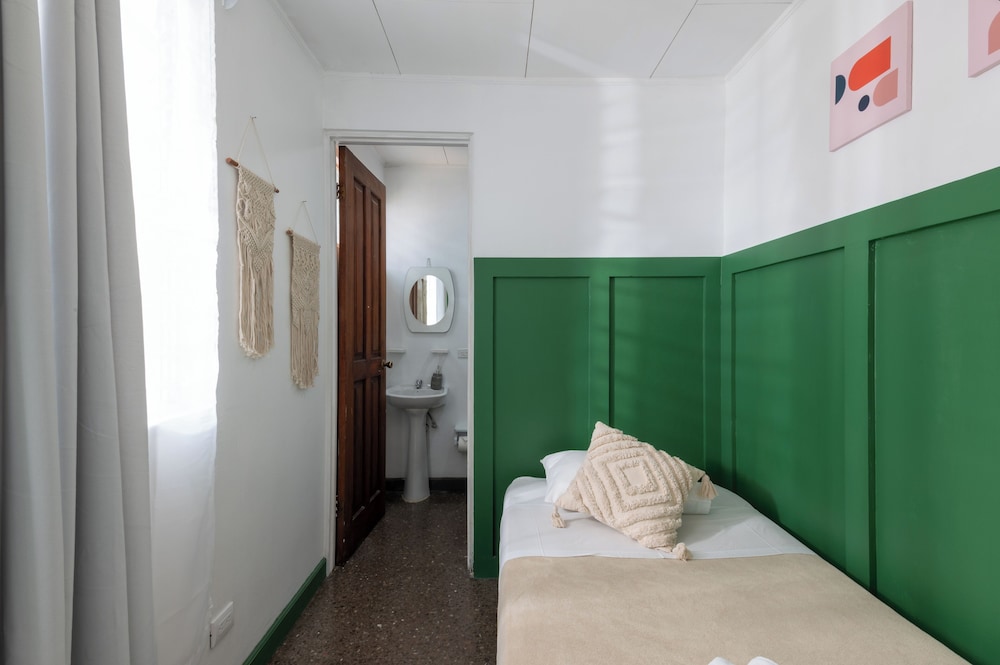 Standard Einzelzimmer, 1 großes Zweibettzimmer