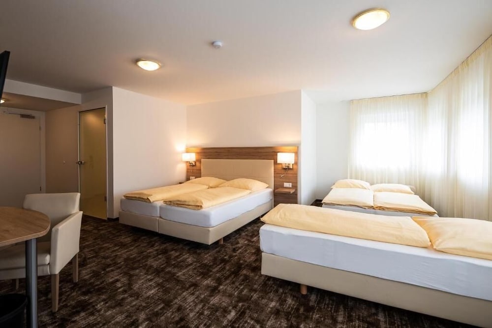 Quadruple Room, City View photo 2