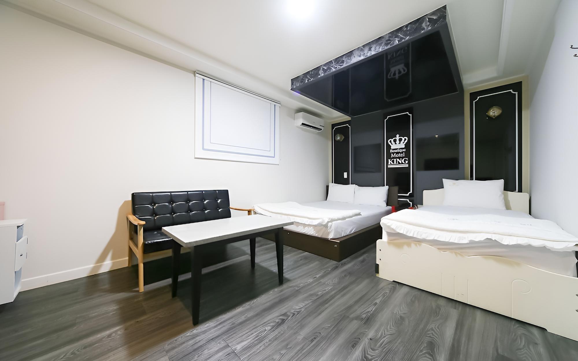 Room (VIP twin (Netflix/air purifier))
