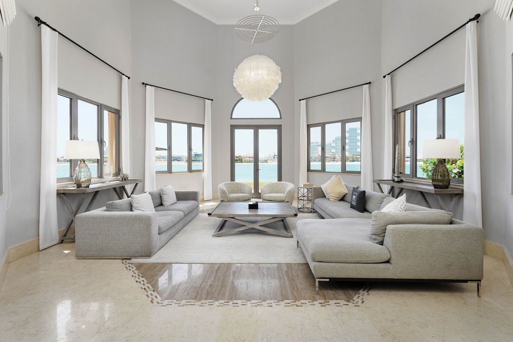 Villa photo 2
