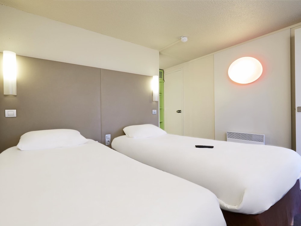 Standard Room, 2 Twin Beds - Photo 3