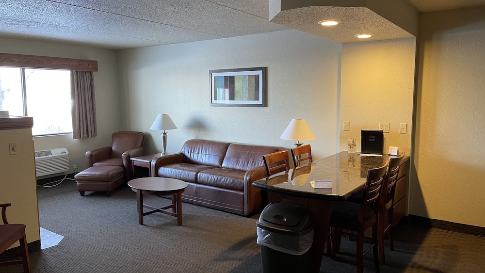 Family Suite, 1 King Bed, Non Smoking, Fireplace (2 Room, Kitchen) - Photo 3