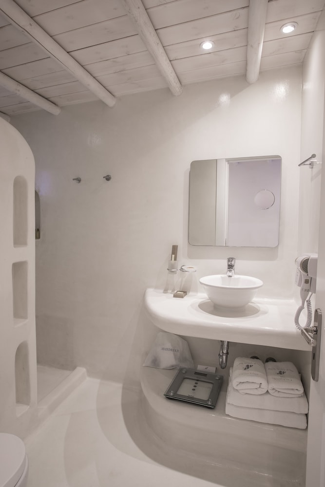 Standard Double Room - Photo 4