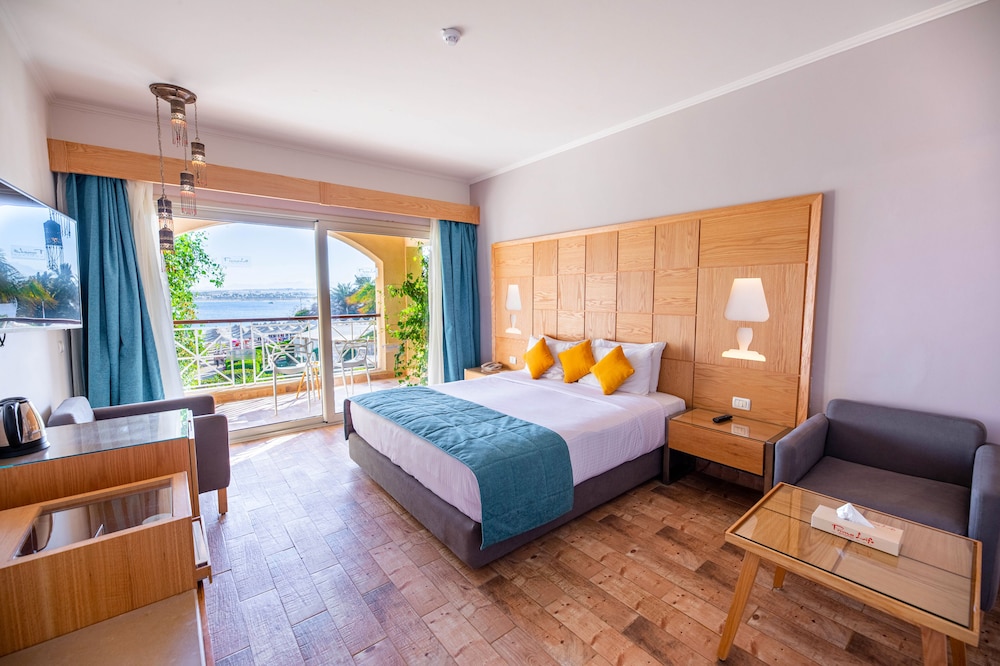 Room, Sea View